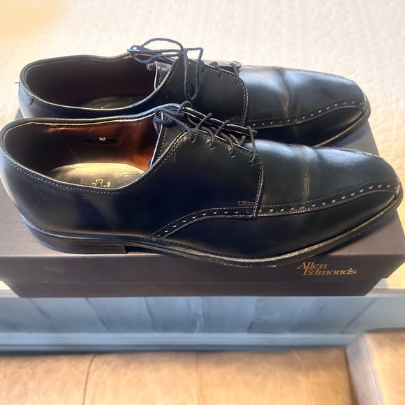 Allen Edmonds Mens black Oxfords main image 6